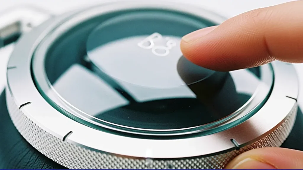 calmsori_beoplay-h100-glass-interface-aluminum-dial-close-up