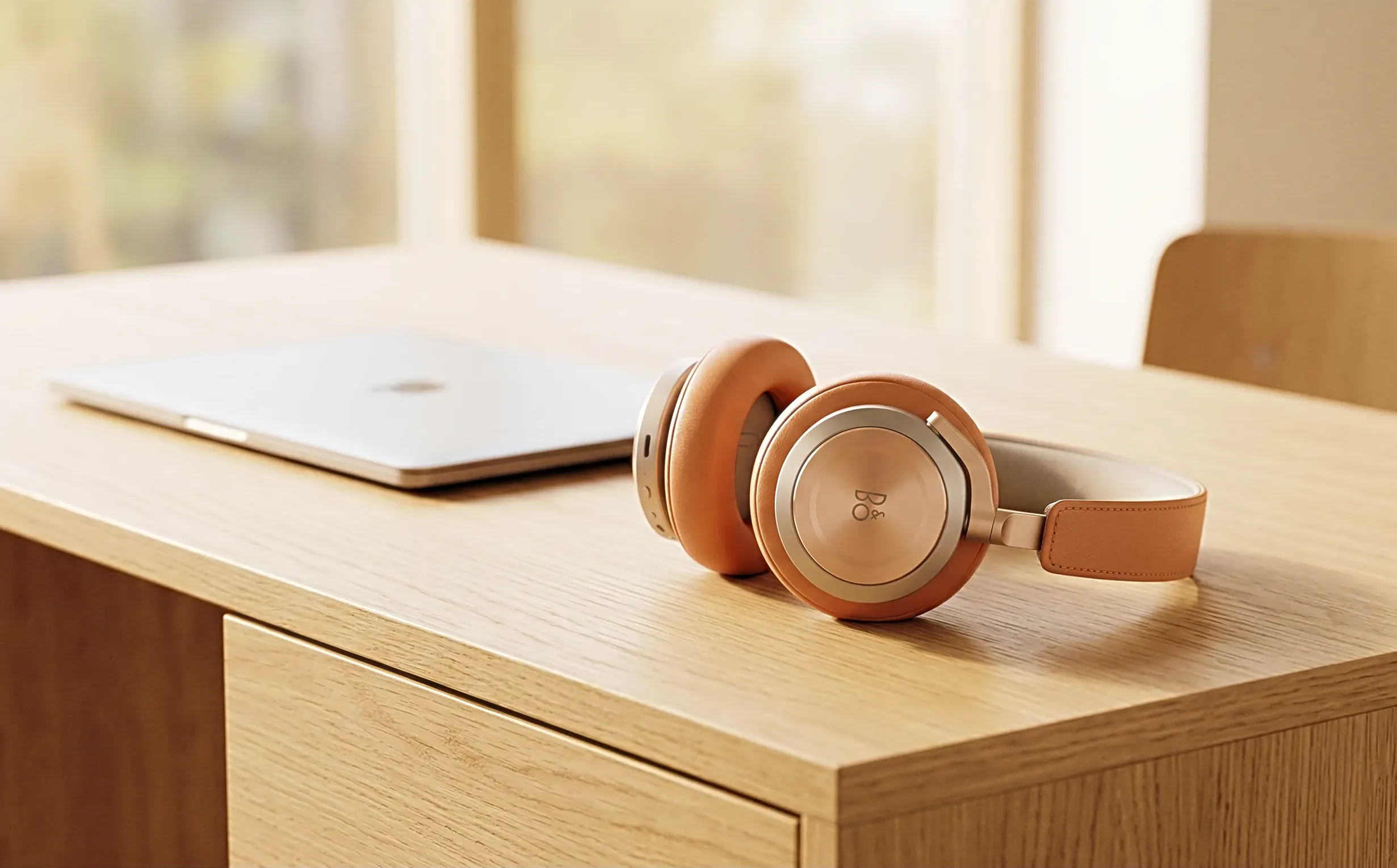 calmsori_bo-beoplay-h100-luxury-headphones-minimalist-desk-thumbnail
